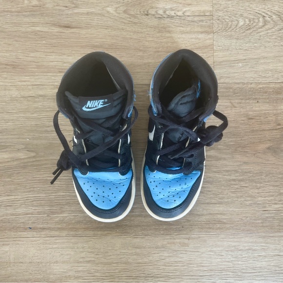 Air Jordan Retro 1 OG UNC Toe size 9 used with box ๐ฆ - Picture 3 of 6